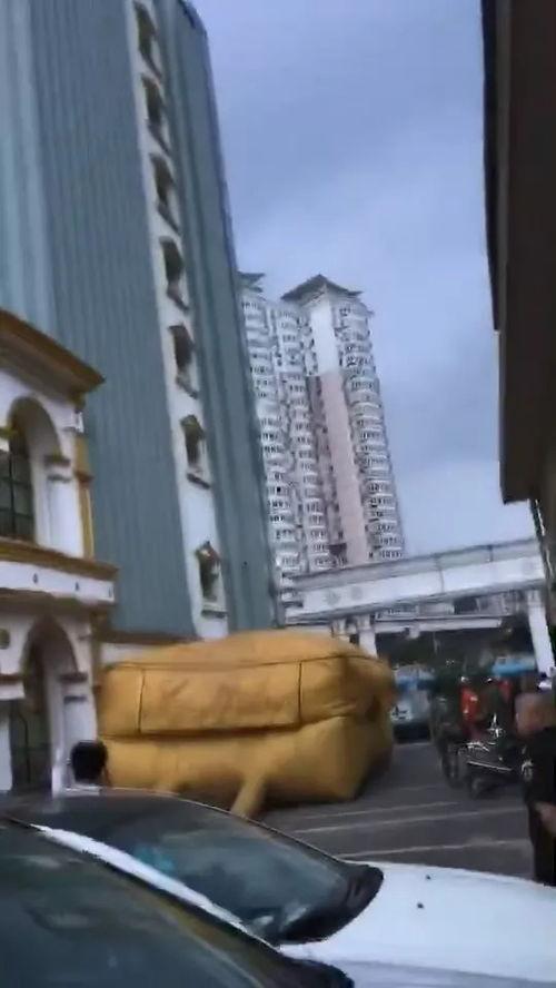 西安楼顶爆料事件视频播放,高空视角下的真相披露 第3张 西安楼顶爆料事件视频播放,高空视角下的真相披露 第3张